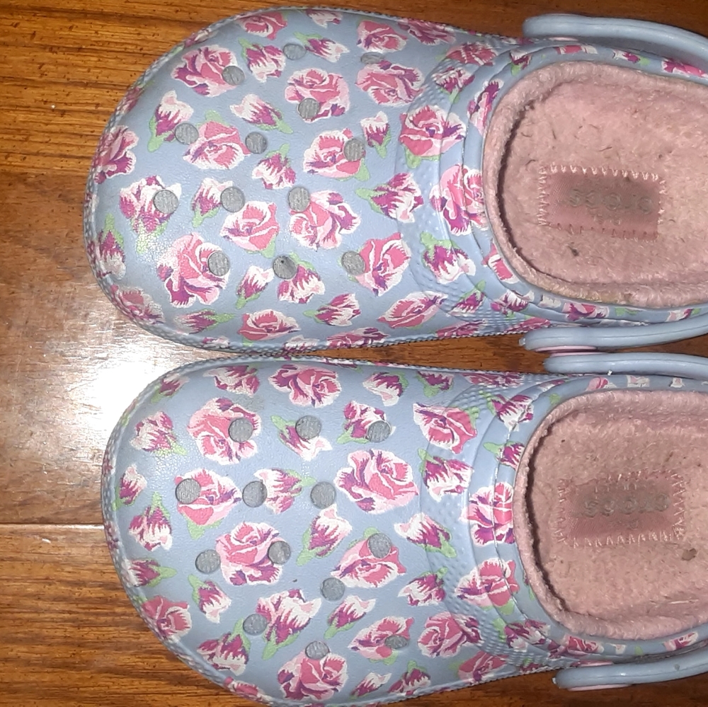 Youth crocs blue floral